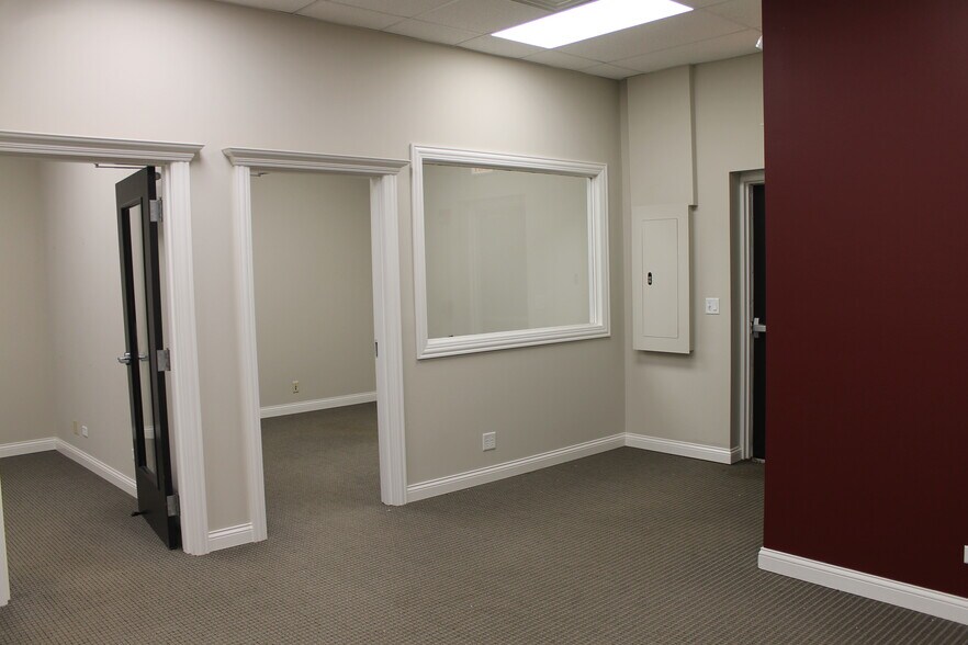More Photos Of 415 E State St, Geneva General Retail For Lease
