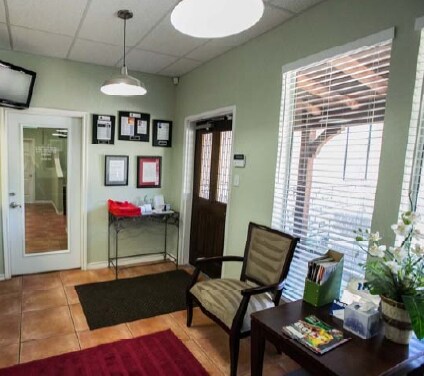 More Photos Of 5418 Saint Charles Ave, Dallas Office For Sale