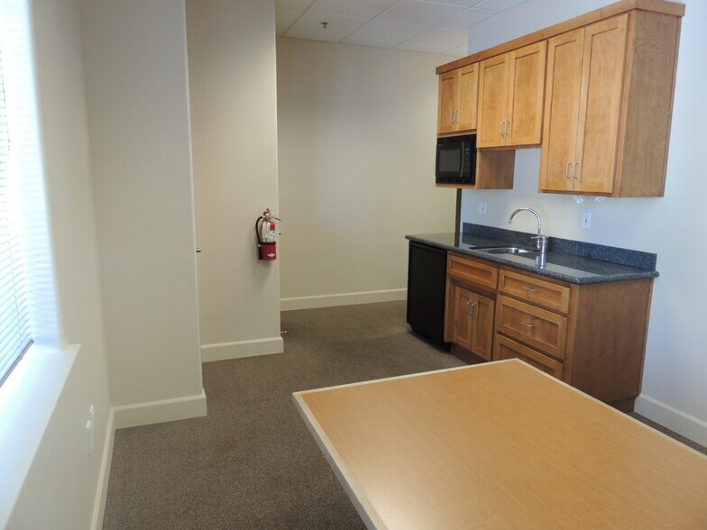 More Photos Of 143 Spring Hill Dr, Grass Valley Office For Lease