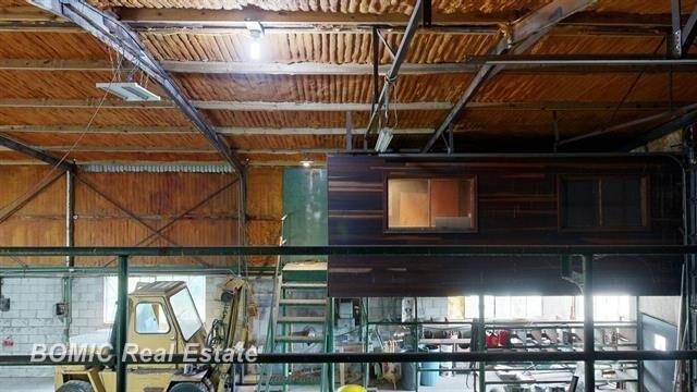 More Photos Of 9010 Dixie Hwy, Birch Run Warehouse For Lease