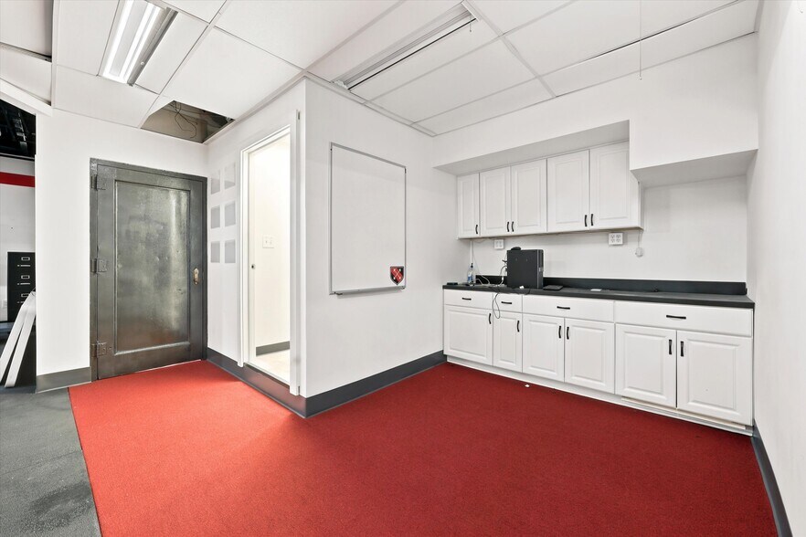 More Photos Of 806 Beaver St, Bristol Office For Sale