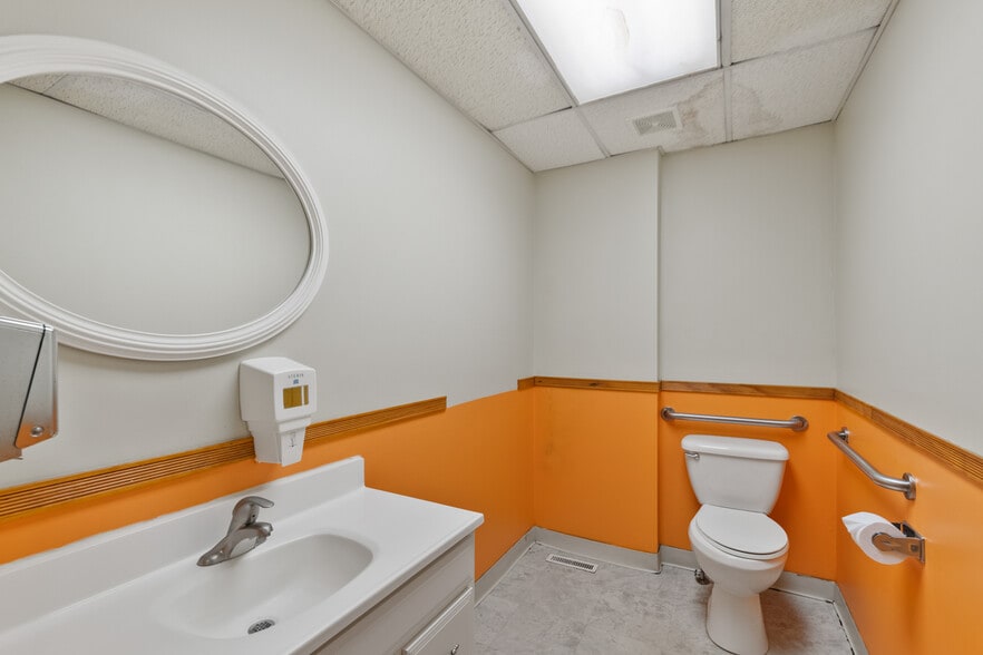 More Photos Of 2319 Vinton St, Omaha Office Residential For Sale