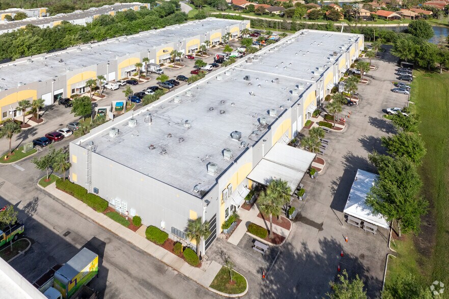 More Photos Of 12811 Commerce Lakes Dr, Fort Myers Warehouse For Lease