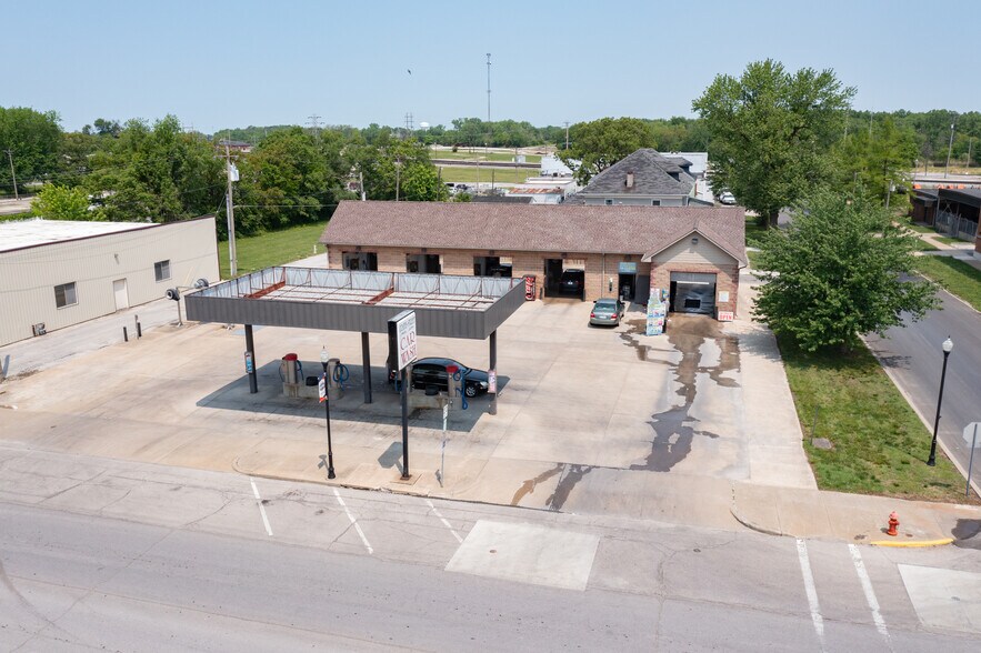 More Photos Of 301 W Coates St, Moberly Specialty For Sale