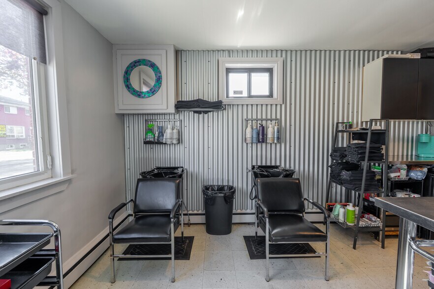 More Photos Of 219 Lochiel St, Sarnia General Retail For Sale