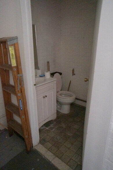 More Photos Of 30 Vandam St, New York Loft Creative Space For Lease