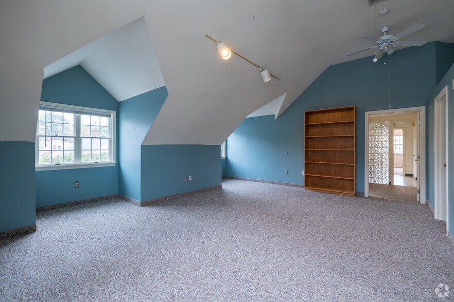 More Photos Of 109 Colon St, Beverly Medical For Lease