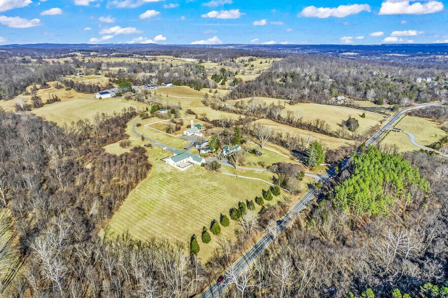 More Photos Of 23130 Briar Patch Ln, Middleburg Hospitality For Sale