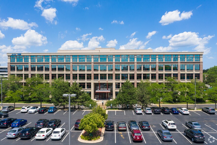 More Photos Of 1650 Lake Cook Rd, Deerfield Office For Lease