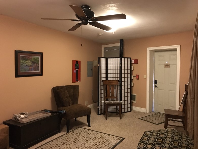 More Photos Of 13 Railroad St, Hood River Winery Vineyard For Lease