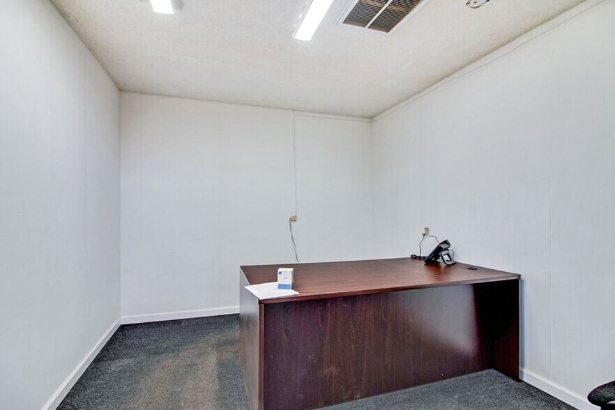More Photos Of 3832 Main St, Pikeville Auto Dealership For Sale