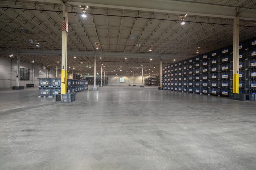 More Photos Of 1924 County Rd 3000 N, Rantoul Warehouse For Lease