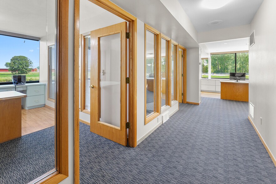 More Photos Of 560 Rolling Meadows, Fond Du Lac Light Distribution For Sale