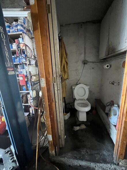 More Photos Of 992 Remsen Ave, Brooklyn Light Manufacturing For Sale