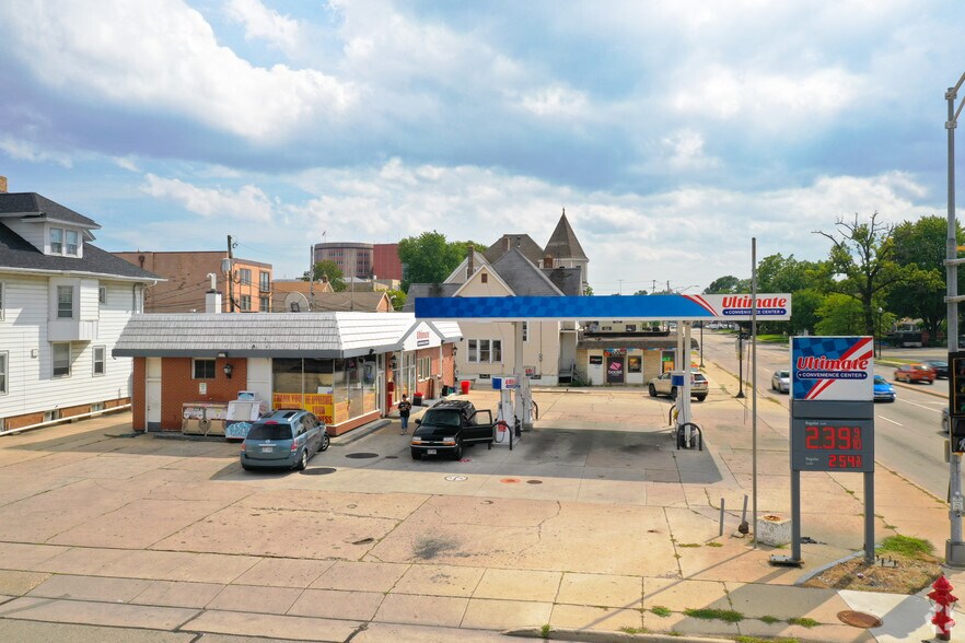 Primary Photo Of 6007 Sheridan Rd, Kenosha Convenience Store For Sale
