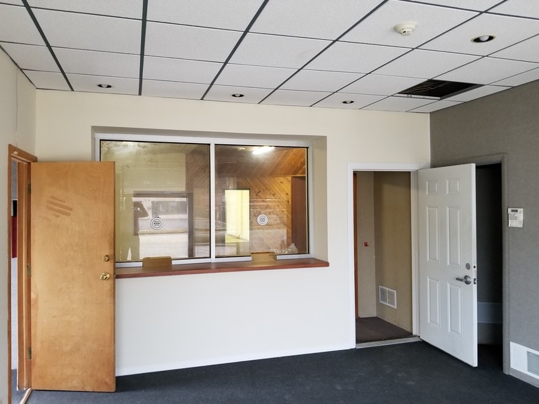 More Photos Of 2269 Sheridan Rd, Zion General Retail For Lease