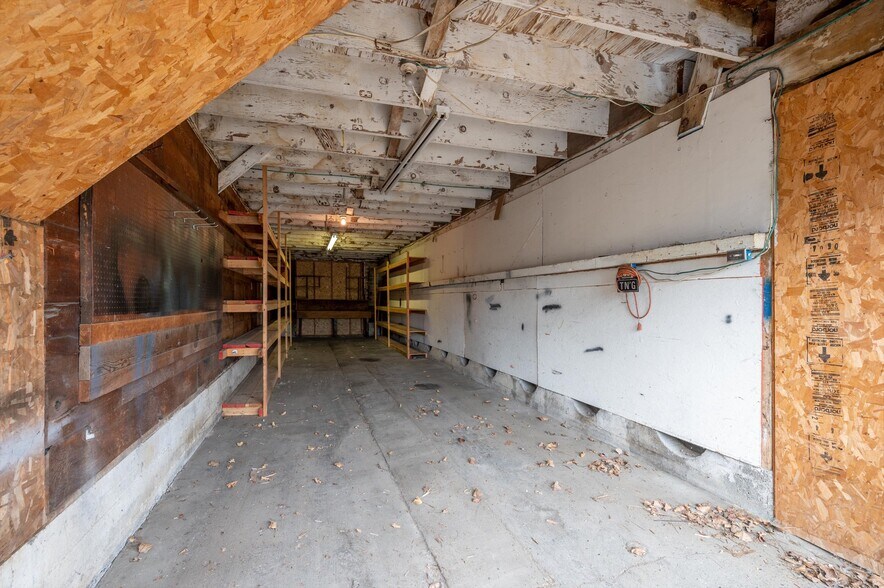 More Photos Of 120 W Smith Rd, Bellingham Service For Sale