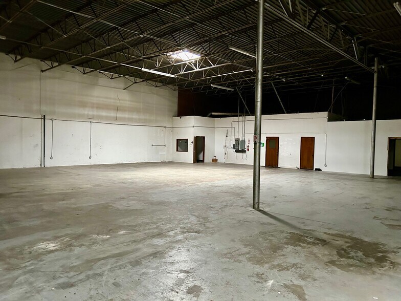 More Photos Of 2001 108th St, Grand Prairie Light Distribution For Lease