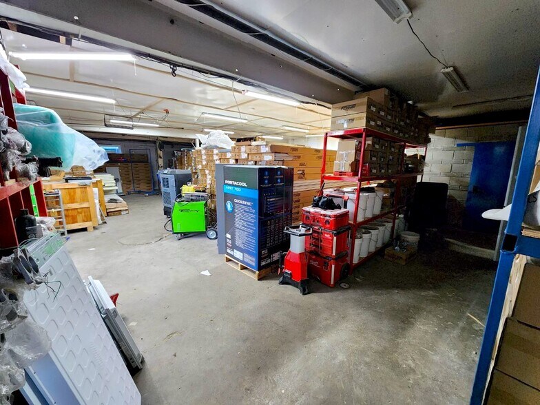 More Photos Of 7511 Leavenworth Rd, Kansas City Auto Repair For Sale