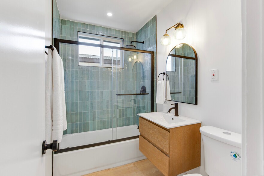 More Photos Of 18506 Kingsdale Ave, Redondo Beach Apartments For Sale
