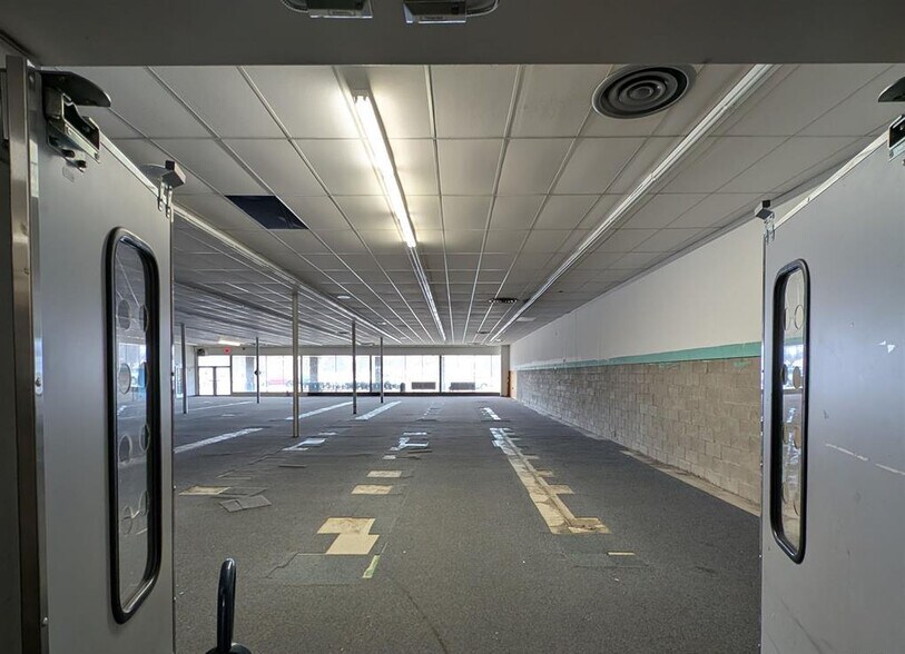 More Photos Of 1773 E Chestnut St, Canton General Retail For Lease