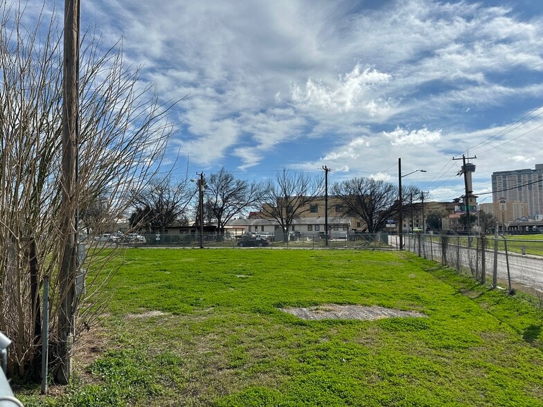 More Photos Of 111 Brooklyn ave, San Antonio Land For Lease