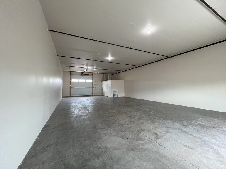 More Photos Of 5632 Fargo Ln, Rapid City Warehouse For Lease