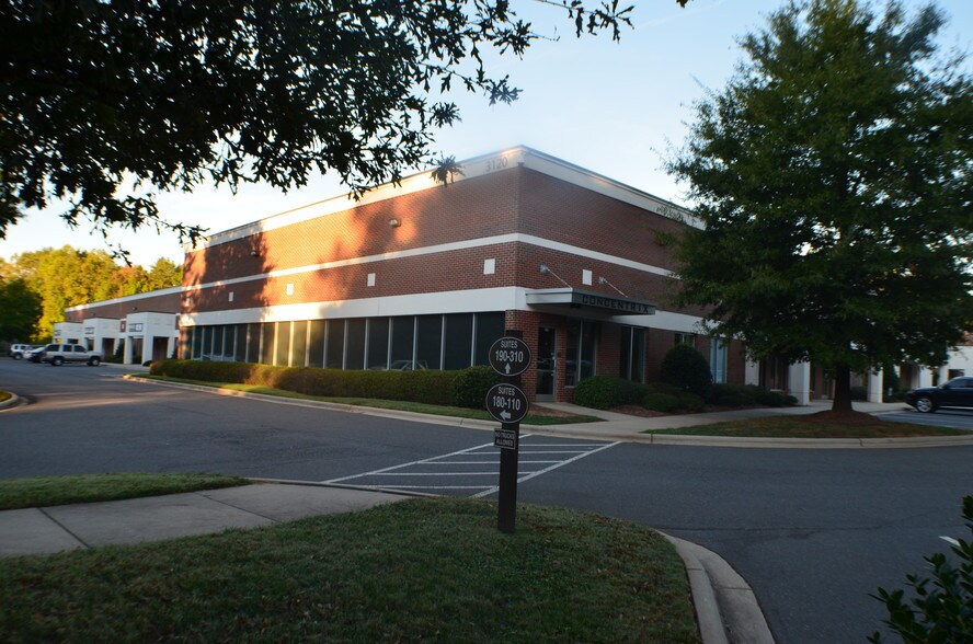 More Photos Of 3120 Latrobe Dr, Charlotte Showroom For Lease