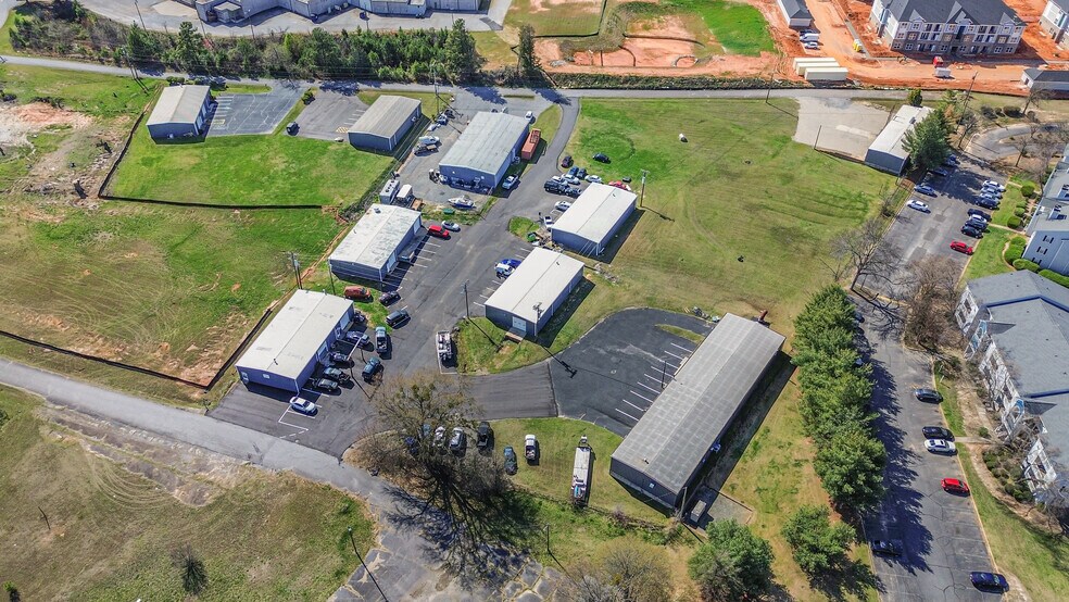 More Photos Of 410 Westbrook Ct, Spartanburg Unknown For Lease