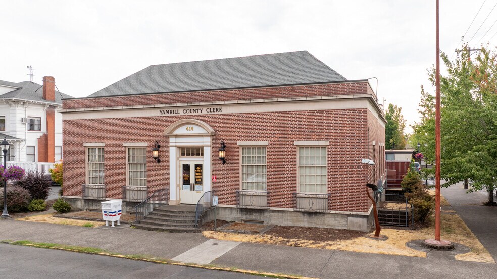 More Photos Of 414 NE Evans St, Mcminnville Office For Sale