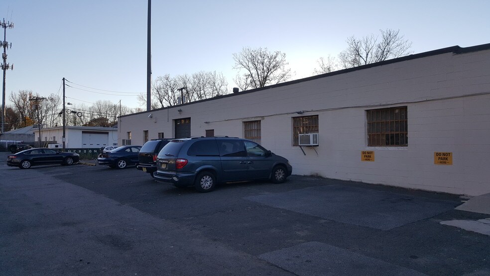 More Photos Of 1 Palisade Ave, Emerson Warehouse For Lease