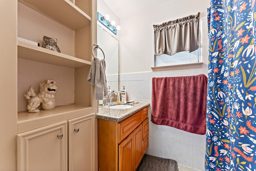 More Photos Of 1004 S Main St, Pasadena Apartments For Sale
