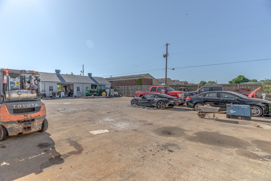 More Photos Of 301 Burke Ave, Jonesboro Warehouse For Sale