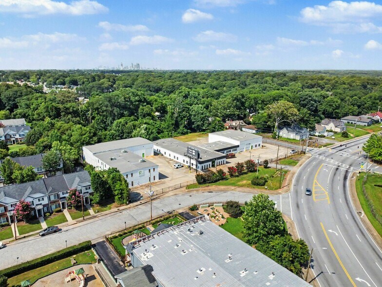 More Photos Of 1445 Cleveland Ave, East Point Showroom For Sale
