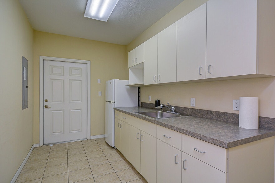 More Photos Of 14428 Bruce B Downs Blvd, Tampa Medical For Sale