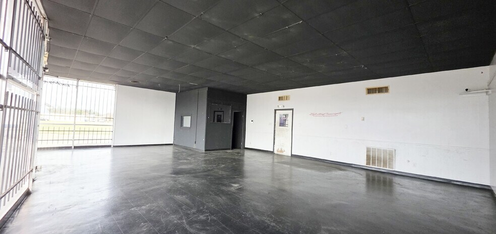 More Photos Of 1801 Shaver St, Pasadena General Retail For Lease