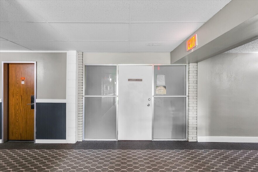 More Photos Of 1907 N Cunningham Ave, Urbana Hotel For Sale