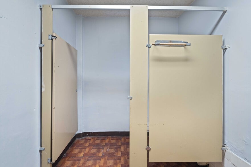 More Photos Of 1421 S Hill St, Los Angeles Warehouse For Sale