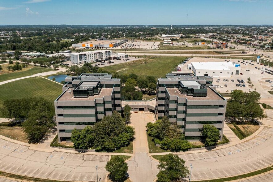 More Photos Of 4425 N River Blvd NE, Cedar Rapids Office For Sale