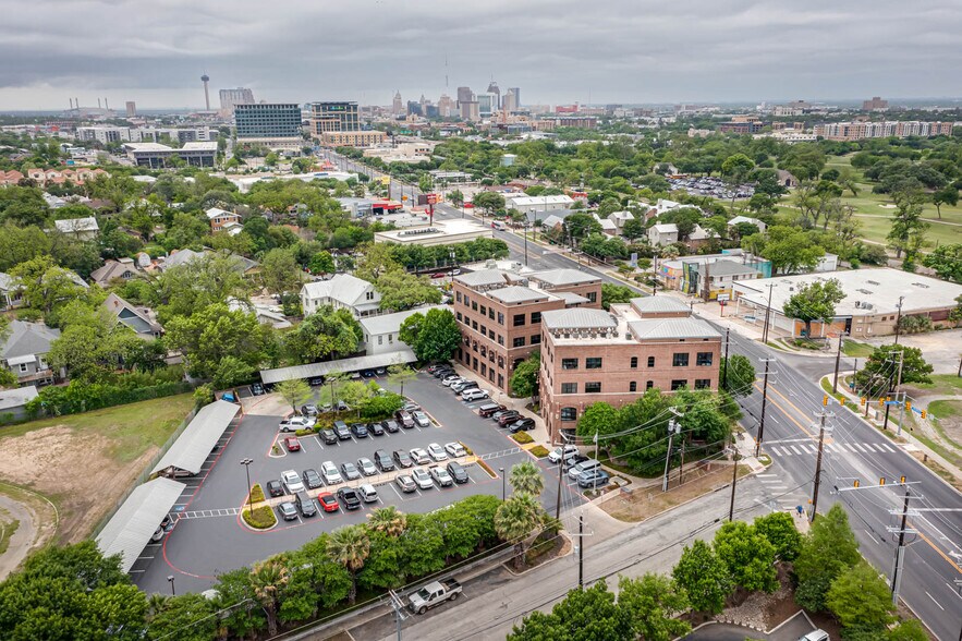 More Photos Of 2632 Broadway St, San Antonio Medical For Lease