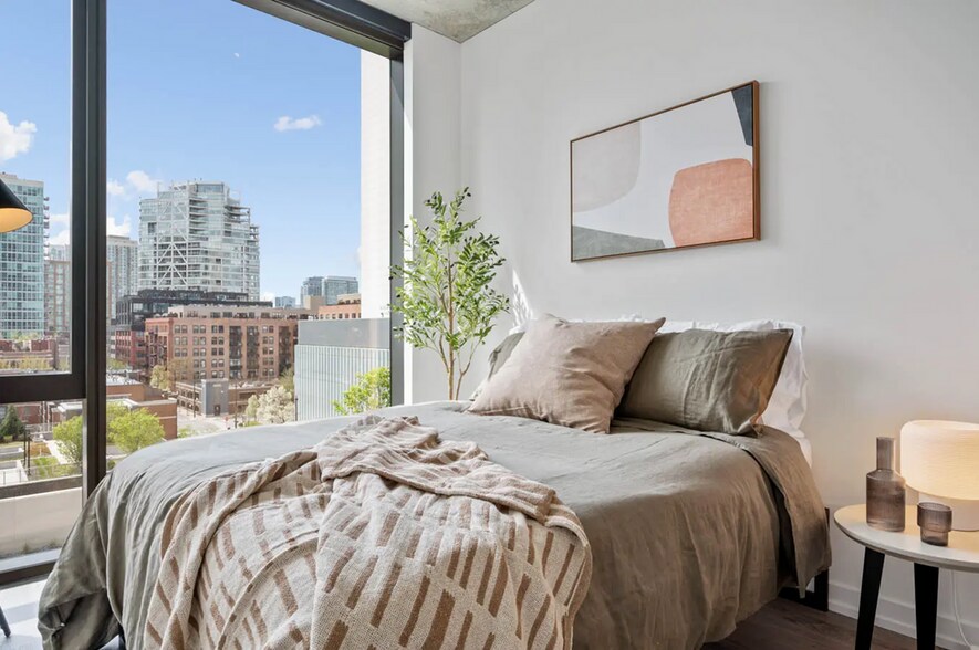 More Photos Of 808 N Cleveland Ave, Chicago Apartments For Lease