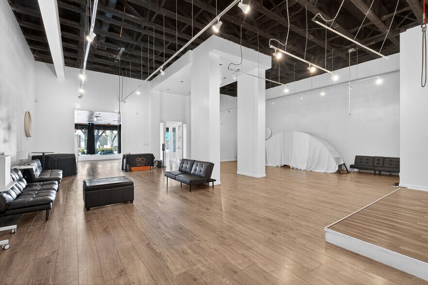 More Photos Of 910 N La Cienega Blvd, Los Angeles Storefront Retail Office For Sale