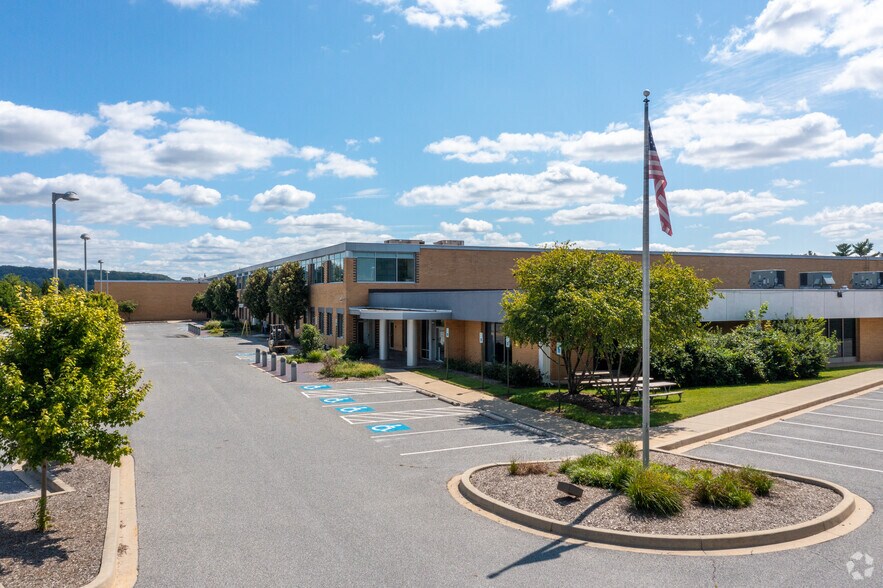 More Photos Of 300 Clubhouse Rd, Hunt Valley Warehouse For Lease