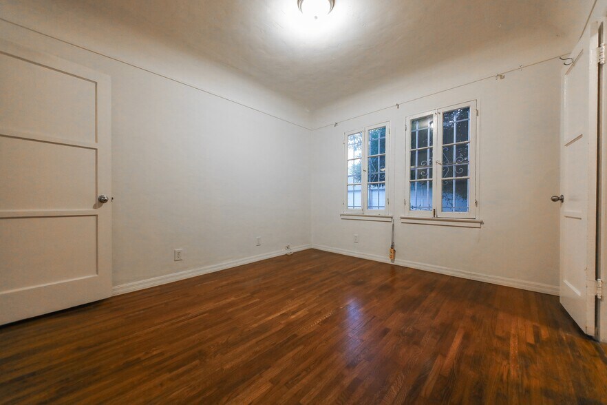 More Photos Of 147 N Detroit St, Los Angeles Apartments For Sale