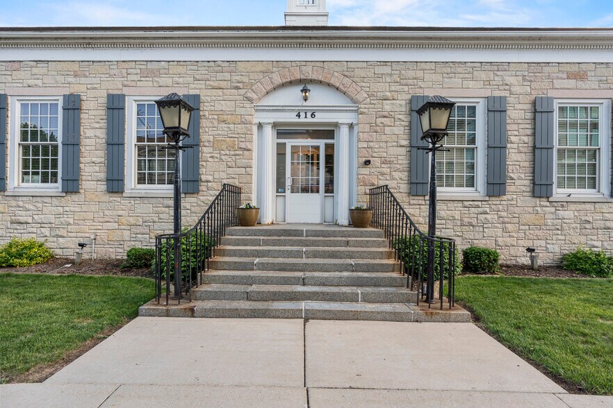 More Photos Of 416 George St, De Pere Office For Sale