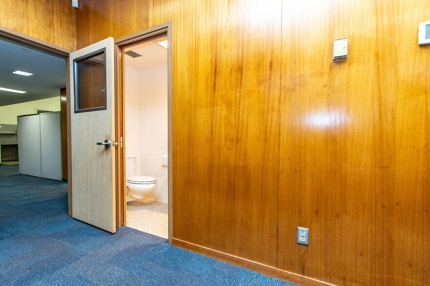 More Photos Of 971 E Broadway Ave, Atwater Office For Lease