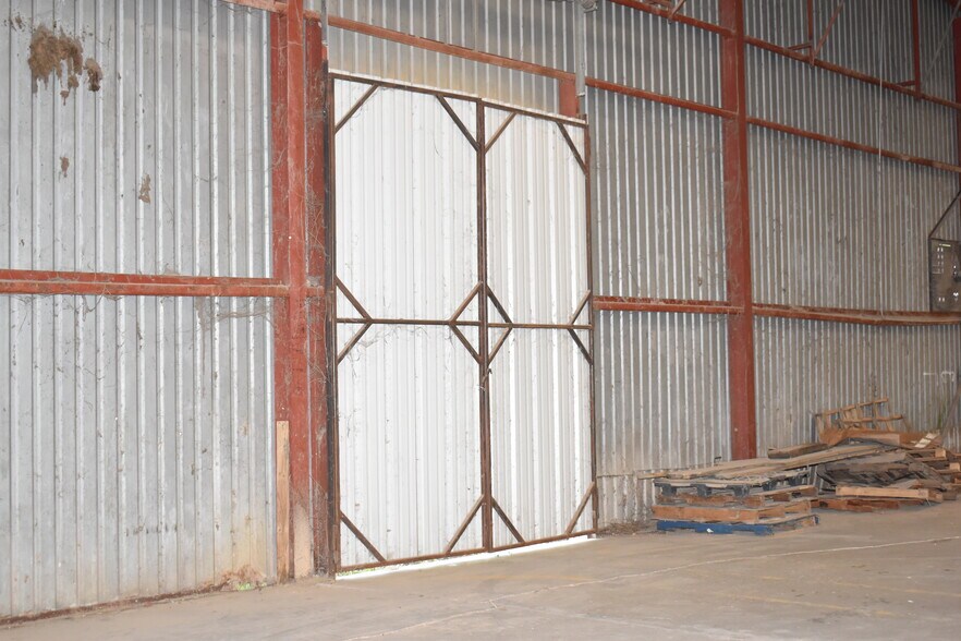 More Photos Of 1009 2nd st, Brady Industrial For Sale