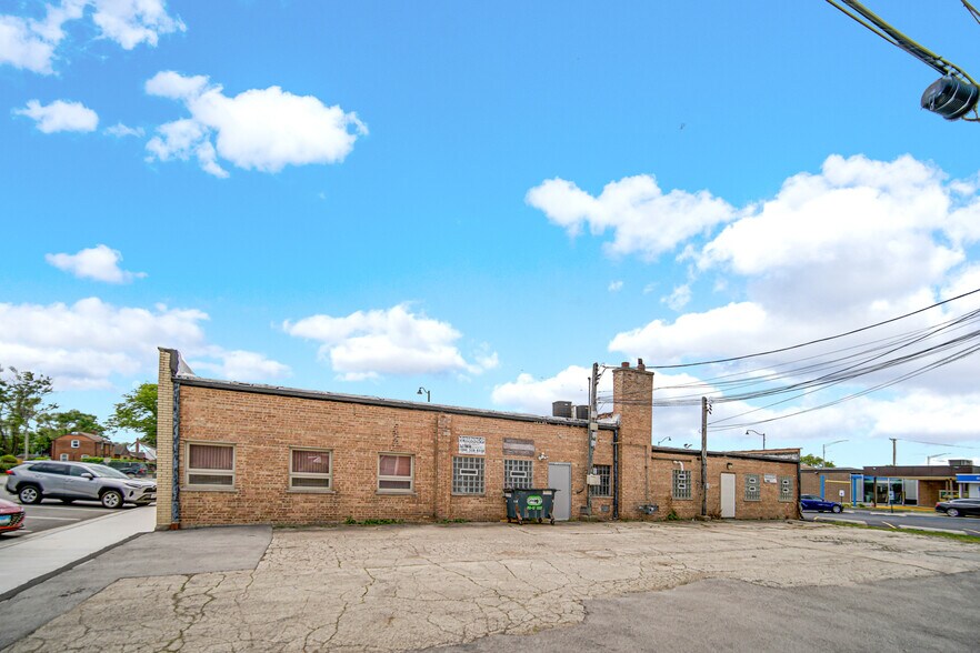 More Photos Of 2201 W Roosevelt Rd, Broadview Office For Sale