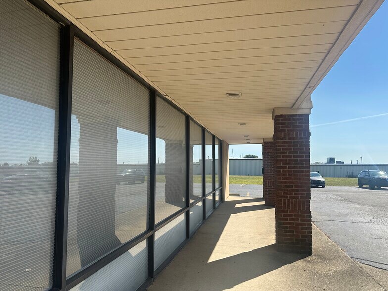 More Photos Of 8935-8947 Kingsridge Rd, Dayton Unknown For Lease