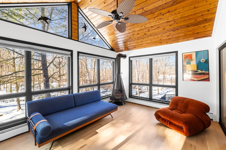 More Photos Of 37 Patricia Dr, Pleasant Valley Specialty For Sale